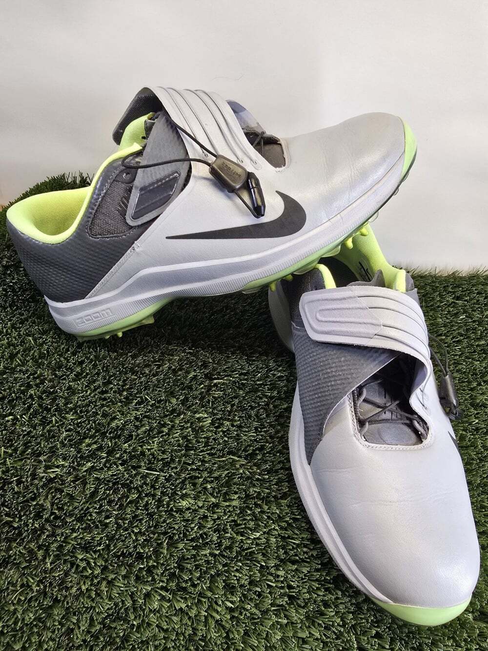 Nike TW 2017 Tiger Woods Wolf Dark Grey Golf Cleats 880955-002 Mens Size 8